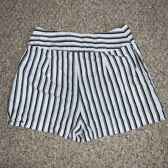 Shorts - Picture 2 of 3